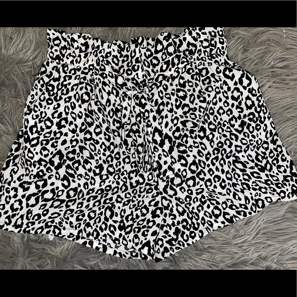 Fashion Nova black & white printed shorts